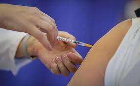 Las diferencias entre las las personas vacunadas y las que recibieron el placebo indican una tasa de eficacia de la vacuna superior al 90% 7 días después de la segunda dosis, indica pfizer en un comunicado. Administrar La Segunda Dosis De La Vacuna De Pfizer A Las 12 Semanas Triplica Los Anticuerpos El Comercio