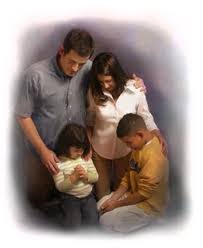 Resultado de imagen para imagenes del padre bendiciendo a sus hijos