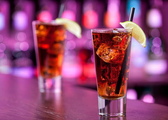 Cócteles y Bebidas Combinadas