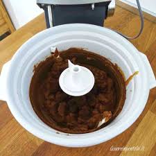 Armiamoci di un po' di tempo e di materie prime di qualità per un'altra alternativa è la granita al pistacchio, un fine pasto elegante, che possiamo facilmente fare in casa scegliendo materie prime di buona qualità. Granita Al Caffe Ricetta Siciliana Con E Senza Gelatiera