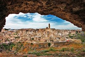 Die höhlen wurden durch aufwändige eingangsbereichen konfrontiert. Basilicata Wine Region Italy Winetourism