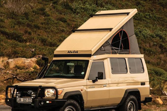 Roof-tent Land Cruiser rental Kenya