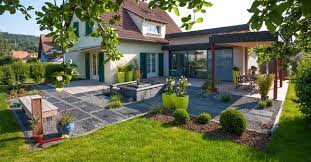 La terrasse est l'élement indispensable pour. Maison Moderne Avec Terrasse Et Pelouse Les Nouveaux Paysagistes