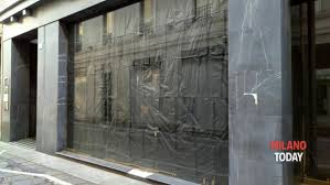 In primo luogo c'è da dire che nonostante l'approdo della nuova variante del dalle 18 alle 22 è previsto l'asporto mentre la consegna a domicilio non ha limiti di orario. Quali Sono I Negozi Chiusi E Aperti In Zona Rossa Lombardia Lockdown 2020