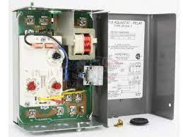 I power the relay and follow the voltage through to show how it works and what should happen! Honeywell L8124a1015 Triple Aquastat Relay High Low Limit And Pump Control Newegg Com