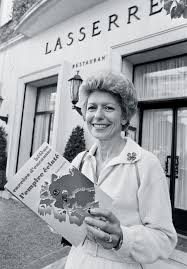 Carr was born in dublin, ireland but she spent the majority of her childhood in pallas lake, county offaly. Femina Marina Carrere D Encausse Ex Garcon Manque