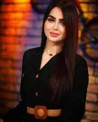 pin by نور هدئ on شيماء قاسم girl photo poses girl photos girl photography poses