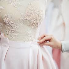 Da die stylistinnen unsere bräute und kunden gerne ausführlich mit viel zeit und liebe zum detail beraten und extra eine unserer geräumigen kabinen frei halten, wäre es toll wenn du rechtzeitig deinen persönlichen termin bei uns. Brautmode Liebelei Brautmoden
