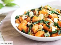 Recette Gnocchi A La Patate Douce Epinards Sesame Et Parmesan Ingredients 2 Personnes 300 G D En 2020 Recette Gnocchi Gnocchis Patate Douce Recette Patate Douce