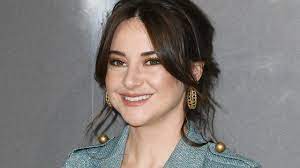 From shailene woodley and angelina jolie to seth macfarlane and veronica mars, here are the actors, filmmakers, and studios with reason to celebrate for the first half of the year — and others who may wish it was over already. Shailene Woodley Wants To Build A Completely Sustainable Home Architectural Digest