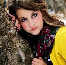 Photography by Laura updated their profile picture.