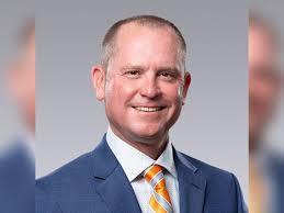 Chris Heard's Instagram, Twitter & Facebook