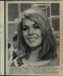1968 Press Photo Miss Australia Janette McLeod crowned Miss Teen  International