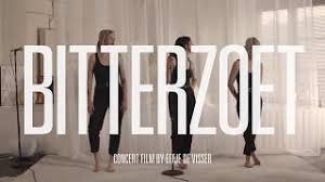 Inmiddels heeft ze vier succesvolle albums op zak en een reeks uitverkochte clubtours achter de rug. Ik Heb Mijn Werk Niet Kunnen Afmaken De Tijd