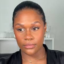 Nicole Mani's Instagram, Twitter & Facebook