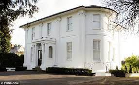 За́ра энн эли́забет ти́ндолл (англ. Zara Phillips Moves Home To Mummy Posh Removal Van Arrives In Cheltenham To Transport Zara And Mike S Belongings 20 Miles Up The Road To Princess Anne S Estate English Country House Royal