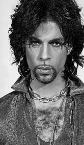 Robin Helsel's Instagram, Twitter & Facebook