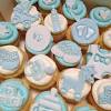 Frost the cupcakes so they cover the hole completely. 1