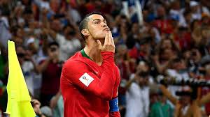 Il est transféré de manchester united pour 16 millions d'euros (+ 9 de bonus). Cr7 Erklart Seinen Ziegenbart Jubel
