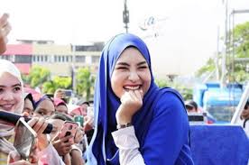 Tajul & wany hasrita performing their 2nd duet single, rindu dalam benci. Wani Hasrita Bercinta Dengan Tajul Viral Glamour