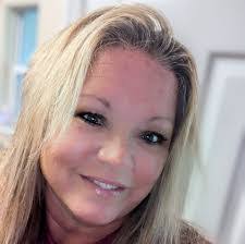 Gladys Thompson's Instagram, Twitter & Facebook