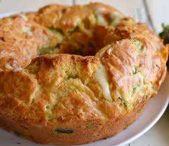 Le Gateau Sale 7 Pots Aux Courgettes Est Un Gateau A Base De Yaourt Farine Amidon De Mais Huile Lait Et Parmesan Me Gateau Sale Recette Facile Alimentation
