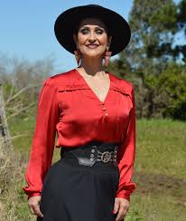 Join facebook to connect with berenice azambuja and others you may know. Tradicao Folclore E Cultura Gaucha Analise Severo Lanca Bem Gaucha E Canta Ao Lado De Berenice Azambuja