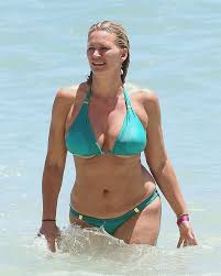 Known for movies like species (1995) and koko potti (2000), she started her career as a model in paris. Pin On Natasha Henstridge Blue Bikini In Hawaii 62 Photos