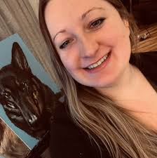 Busco amigos con quienes hablar en español por teléfono mientras pinto o  escribo mensajes de texto a diario. Quiero practicar y posiblemente tomar  más clases de español y viajar.