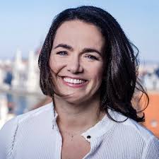 Loretta Toth (@LorettaToth)