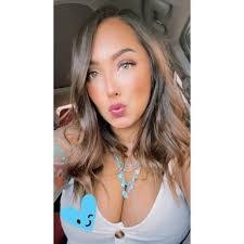 Amanda Tilden's Instagram, Twitter & Facebook