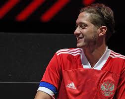 Чемпионат европы по футболу и отборочные матчи не в их власти. Ruki Vverh Forma Sbornoj Rossii Po Futbolu Vyzvala Skandal Novosti Tv Centr