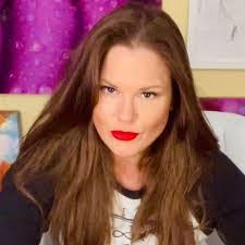 Marlene Cairns's Instagram, Twitter & Facebook