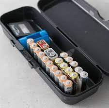 時計やリモコンなど いつの間にか消費する乾電池 いざという時に あちこち引き出しを開けて探すことはありませんか また あってもパックから外れてバラバラになり 必要な本数が揃わなかったり 災害などに備えて 常に備蓄しておきたい乾電池の収納ケース2製品を