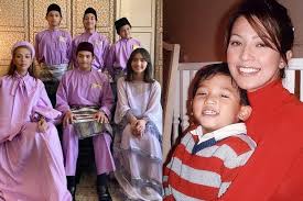 Kena tinggal bersama selama seminggu pulak tu. Biodata Ezurin Khyra Ikon Fesyen Bintang The House Musim 6 Iluminasi