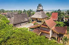Though, every ethnic group and minority in this country has its own clothing traditions, methods of the photo was made by gunawan kartapranata in the museum indonesia, taman mini indonesia indah, jakarta. 27 Best Places To Visit In Jakarta With Photos In 2021 The Capital City
