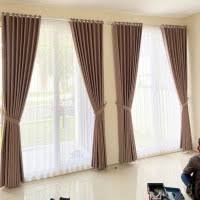 Meskipun ruang tamu nya sederhana dan minimalis sekali, tetapi dengan gorden yang bagus, maka ruang tamu juga akan terlihat lebih megah dan mewah. Jual Model Gorden Ruang Tamu Di Jawa Barat Harga Terbaru 2021