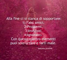 Alla Fine Ci Si Stanca Di Sopportare 1 Falsi Amici 2 Problemi 3 Invidiosi 4 Ignoranti Con Questi Quattro Elementi Puoi Solo Urta Falsi Amici Amici Parole