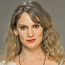 İstanbul saint michel lisesi'ni yarıda bırakıp liseye babasının işleri dolayısıyla gittiği i̇ngiltere'de devam eden farah zeynep abdulah, üniversite eğitimine de. N23tvoiaximzam