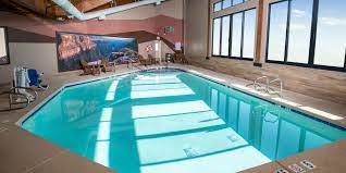 Buna ek olarak, grand canyon holiday inn konaklamanız süresince havuz ve ücretsiz kahvaltı olanaklarının keyfini çıkarabilirsiniz. Holiday Inn Express Suites Grand Canyon Ihg Hotel