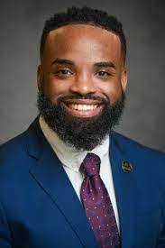 Elva Chase's Instagram, Twitter & Facebook