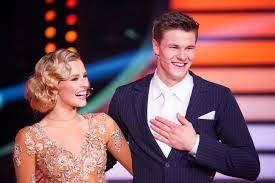 Follow your favorite authors and don't miss a single release. Let S Dance 2021 Simon Zachenhuber Und Patricija Belousova Starsontv