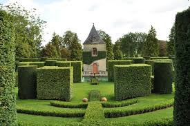 Les Jardins Du Manoir D Eyrignac En France Beaux Jardins Les Plus Beaux Jardins Jardins
