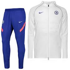 Bestel voetbal trainingspakken snel en goedkoop op de soccerfanshop.nl. Trainingspakken Heren Dames Kids 90 Football