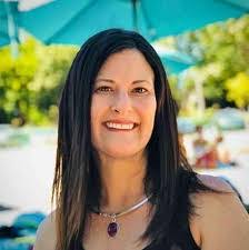 Sandra Chute's Instagram, Twitter & Facebook