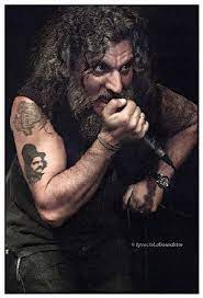 Esta pandemia no deja de vapulearnos con noticias desagradables. Pato Larralde Encyclopaedia Metallum The Metal Archives