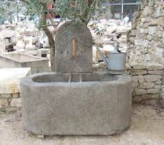 Ein guter ratgeber für den kauf von wandbrunnen, ist es, einmal die bestseller der wandbrunnen anzusehen. Schlichter Gartenbrunnen Wandbrunnen Naturstein Mit Wasserbecken