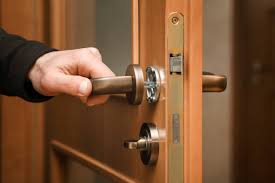 Beacon Locksmith technician working