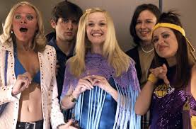 Este, de asemenea, deosebit de popularã, o studentã eminentã, candidatã la miss hawaiian tropic, a fost desemnatã miss iunie în campus, iar culoarea ei preferatã este rozul. Blonda De La Drept 2