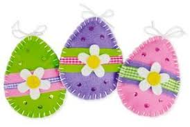 Ostern Feiern Filz Ornamente Selber Nahen Ostereier Glitzersteine Ganseblumchen Muster Basteln Fruhling Ostern Ostern Nahen Basteln